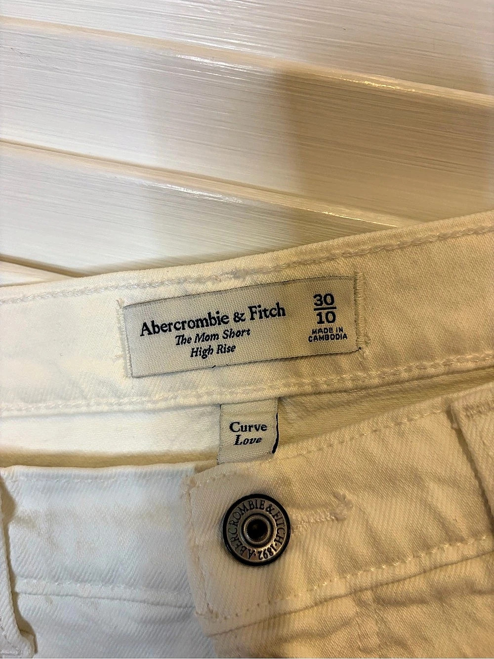 Abercrombie & Fitch The Mom Short High Rise Curve Love White Denim Size 30 - Picture 5 of 6